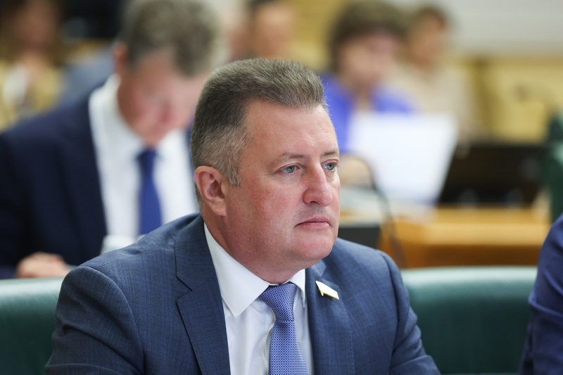 Вологодский сенатор подверг критике сеть «Красное и белое»