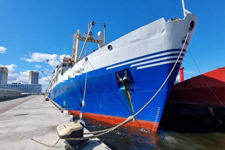 Теплоход столкнулся с баржой в Кирилловском округе