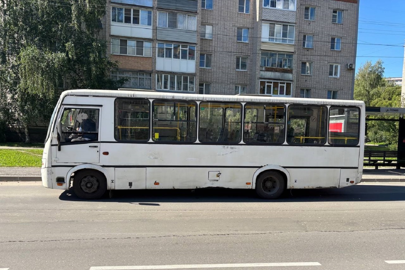В Вологде пенсионер выпал на ходу из автобуса