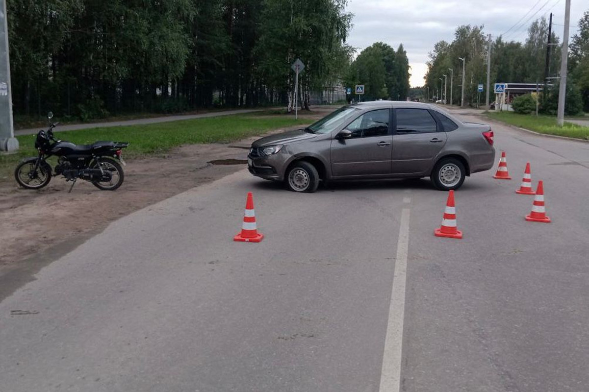 Юный мотоциклист без прав попал в ДТП в Бабаеве