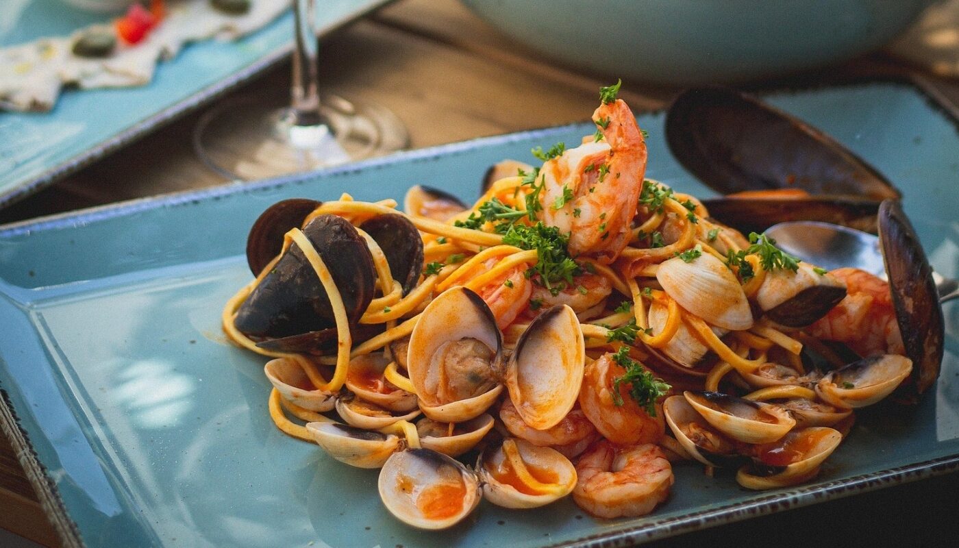 «Рассадник бактерий»: 3 блюда, которые нельзя заказывать в ресторанах