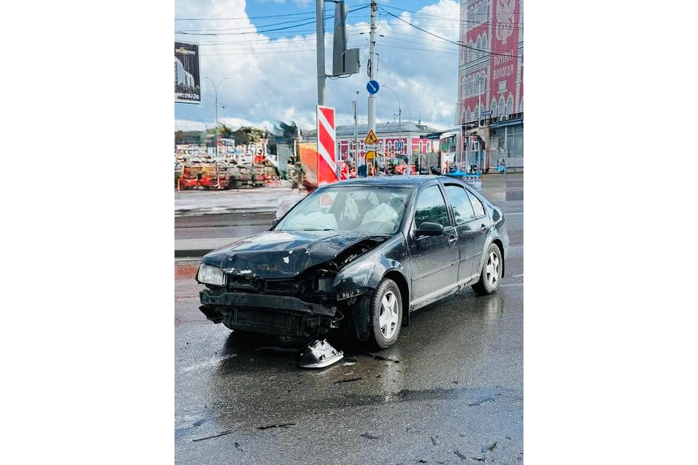 Водитель иномарки попал в больницу после ДТП в центре Вологды