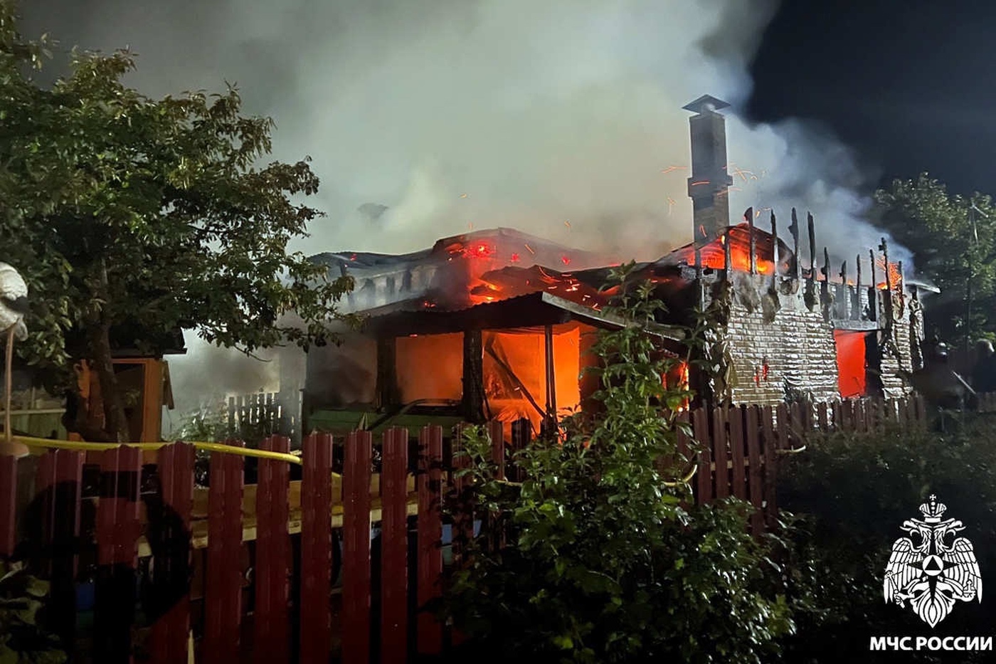 В Бабаевском округе пенсионер получил ожоги, пытаясь потушить пожар