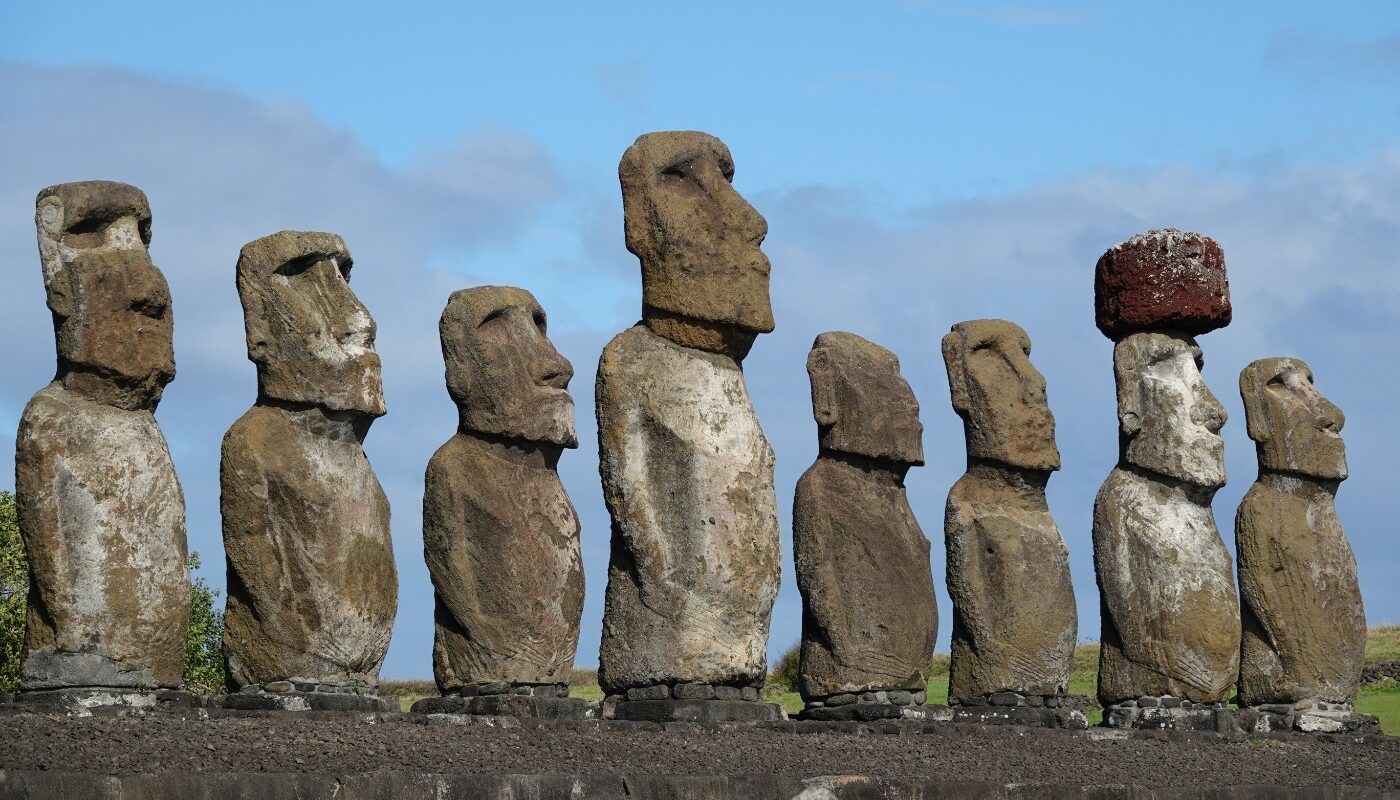 Ученый выдвинул новую теорию: человеко-статуи на острове Пасхи возводили не туземцы