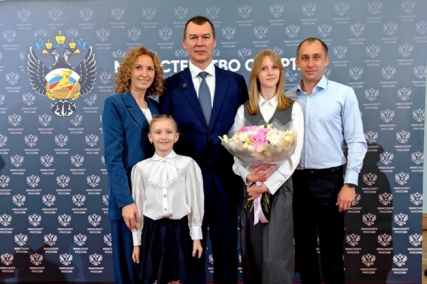Министр спорта РФ наградил вологодскую семью
