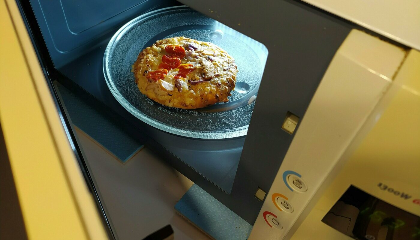 Забудь про доширак: 5 крутых блюд в микроволновке, с которыми справится любой ребенок