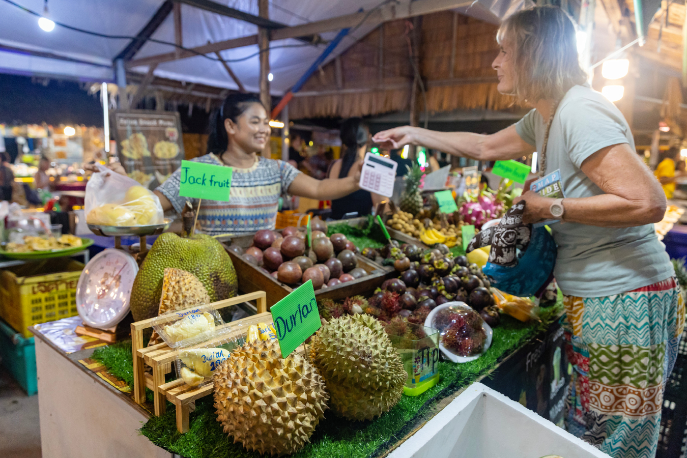 Как везти фрукты из Азии и Египта: правила авиакомпаний и таможни