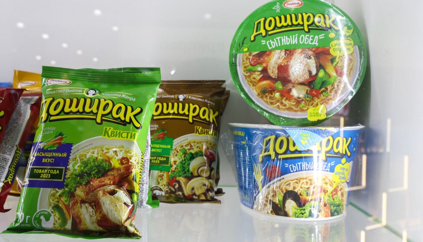 Опасные удовольствия: что произойдет, если съесть сухую лапшу быстрого приготовления