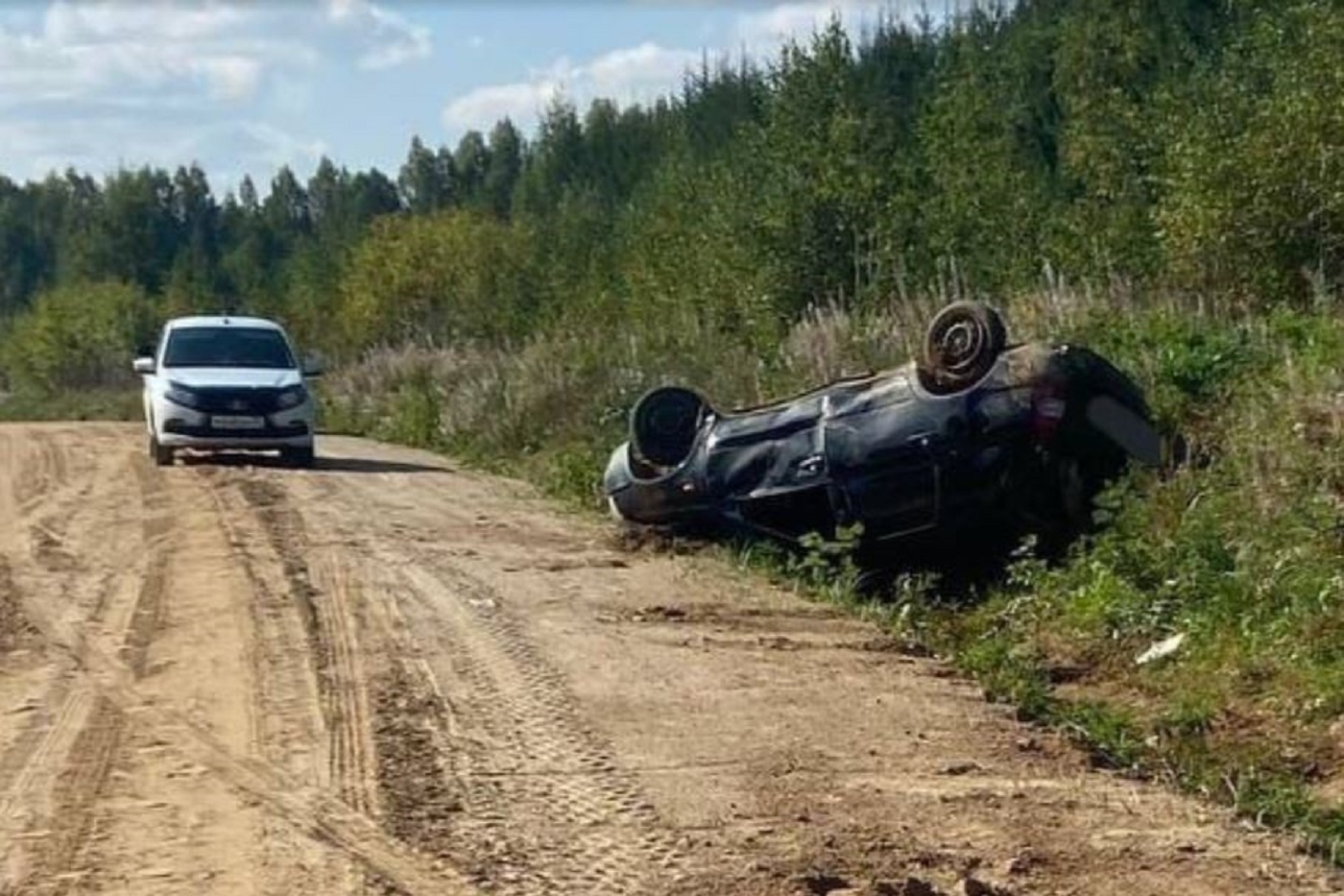 Под Никольском водитель вылетел из машины и погиб