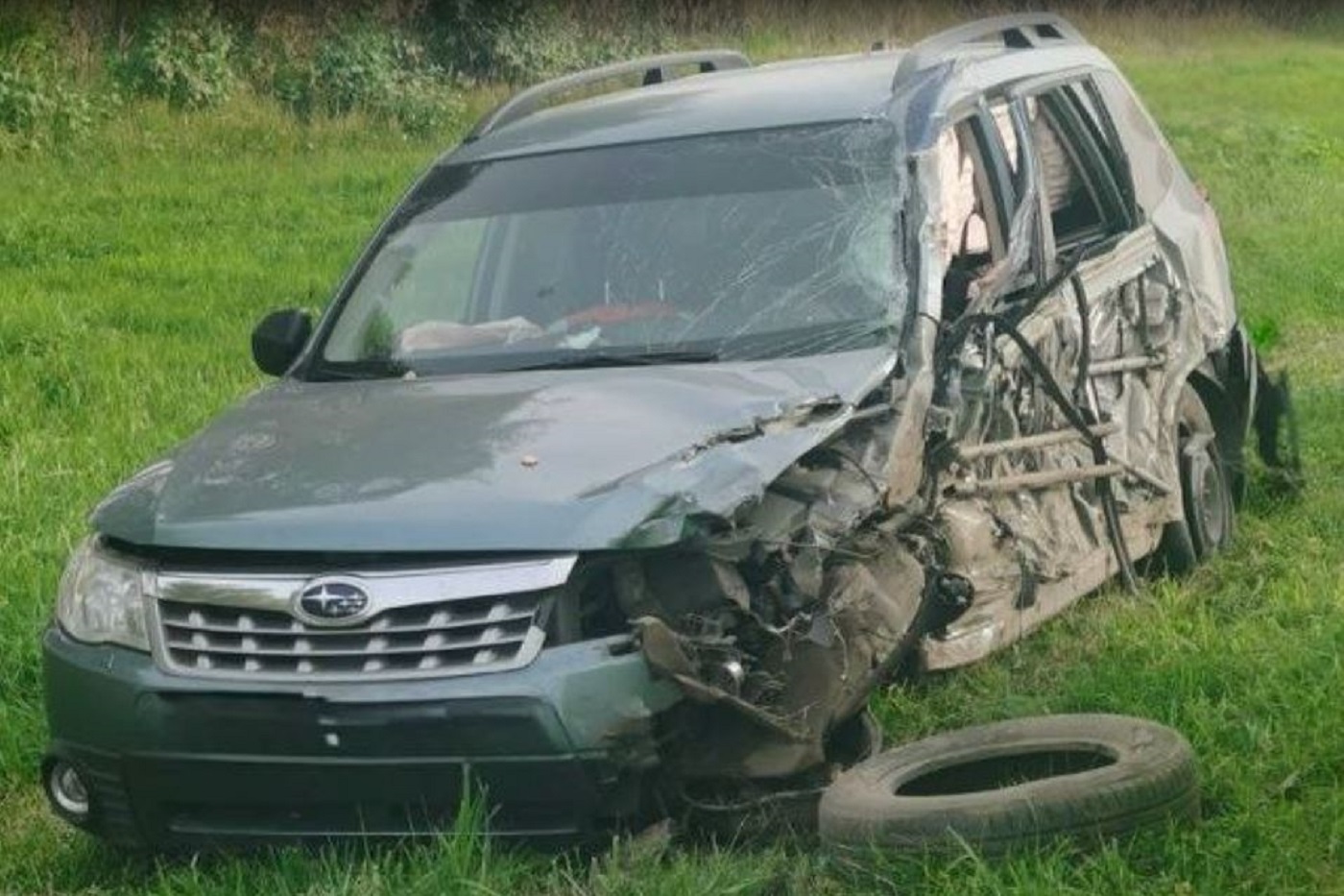 Под Череповцом два автомобиля улетели в кювет после столкновения