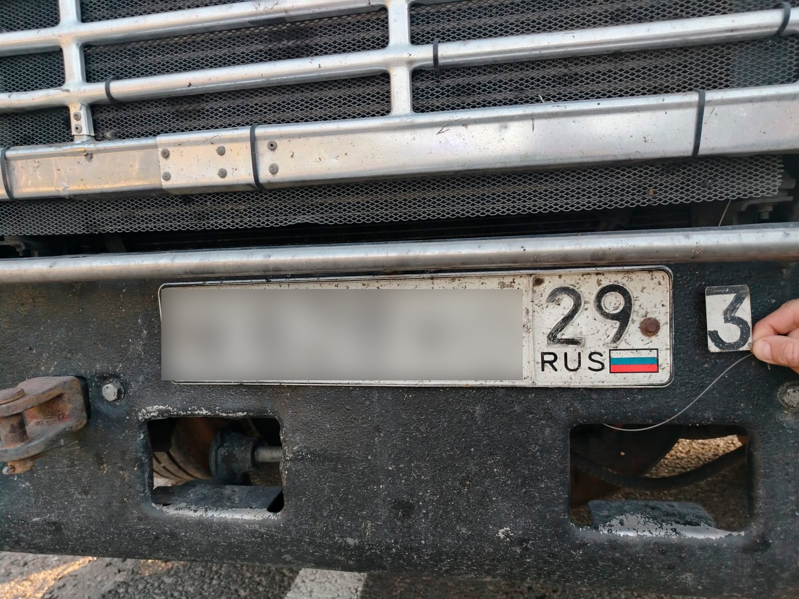 Водитель изобрел устройство по изменению номера машины