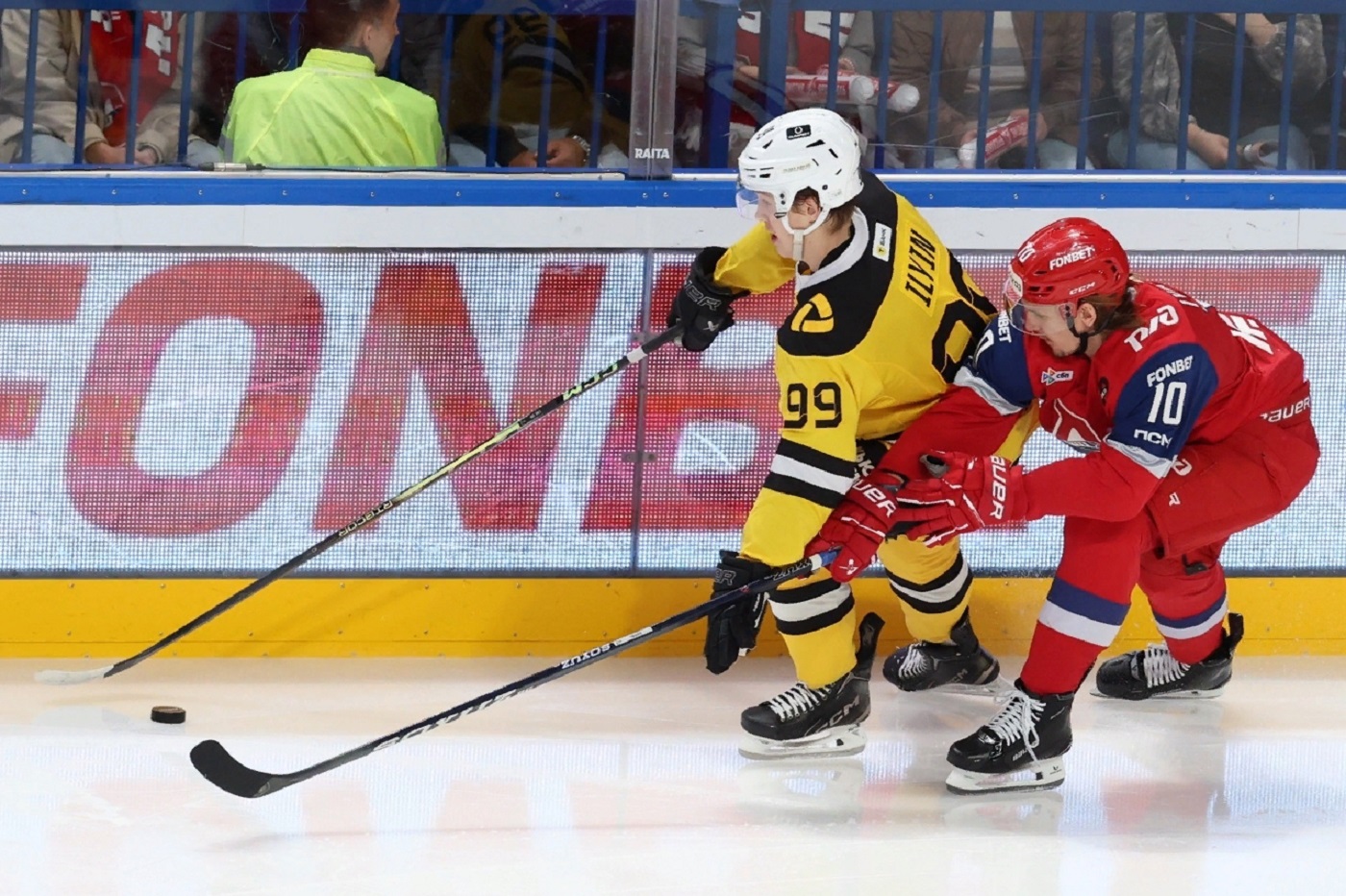 Удаления лишили череповецких хоккеистов очков в матче против «Локомотива»