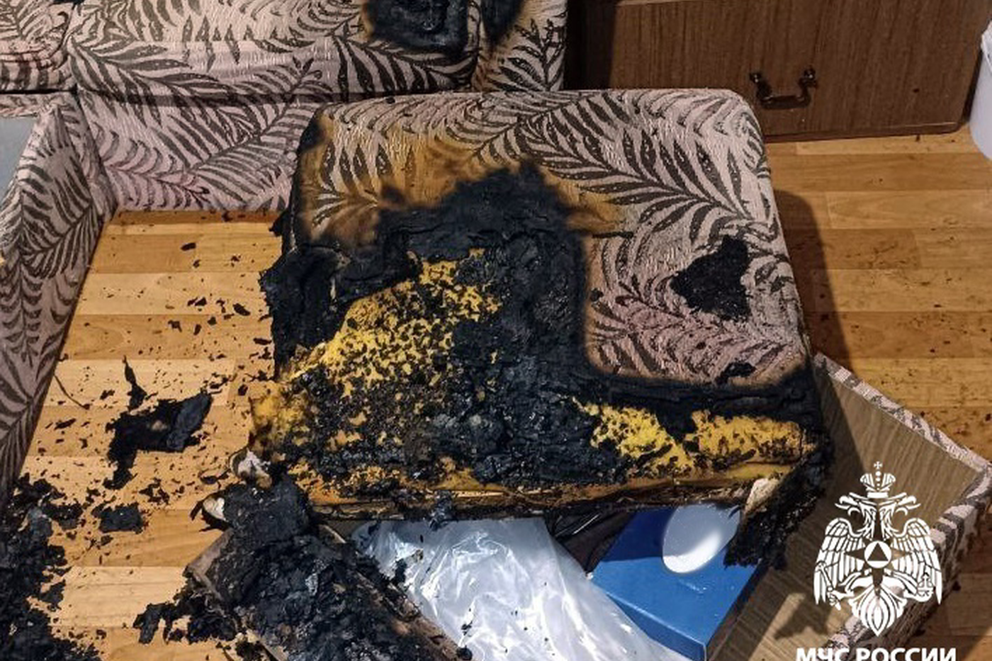 12 человек вывели спасатели из загоревшейся многоэтажки в Череповце