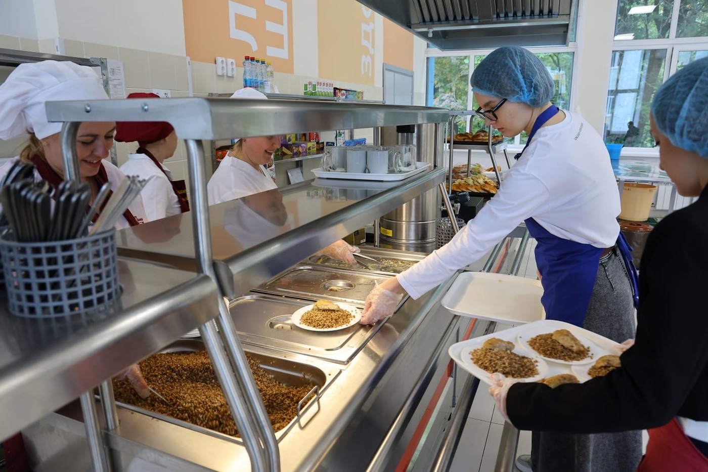 Министр образования проверила качество питания в вологодских школах