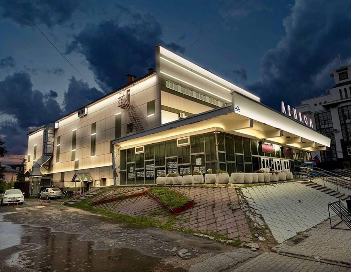 Архитектурную подсветку монтируют на зданиях в центре Вологды