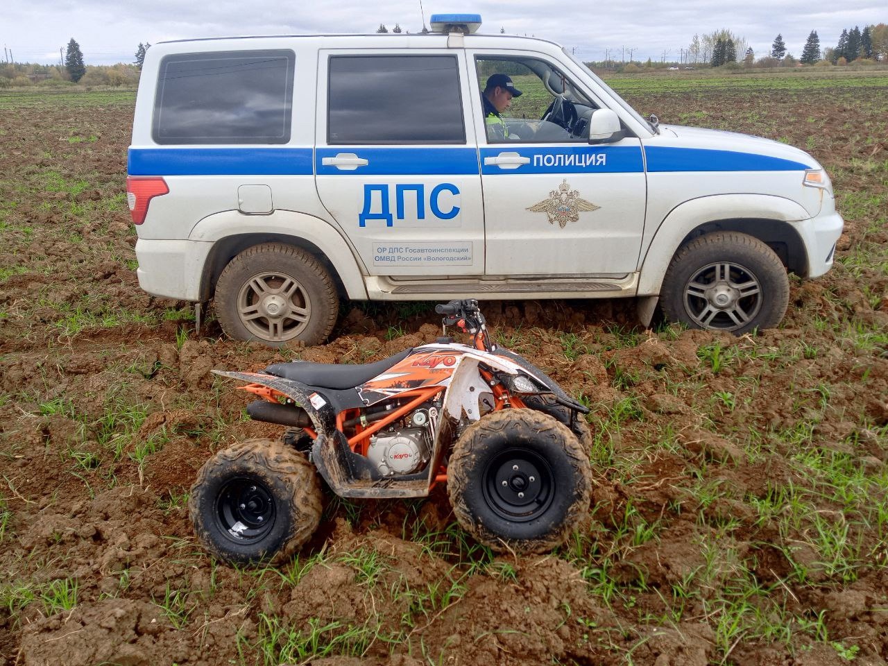 Пьяный водитель квадроцикла удирал от полицейских по полям