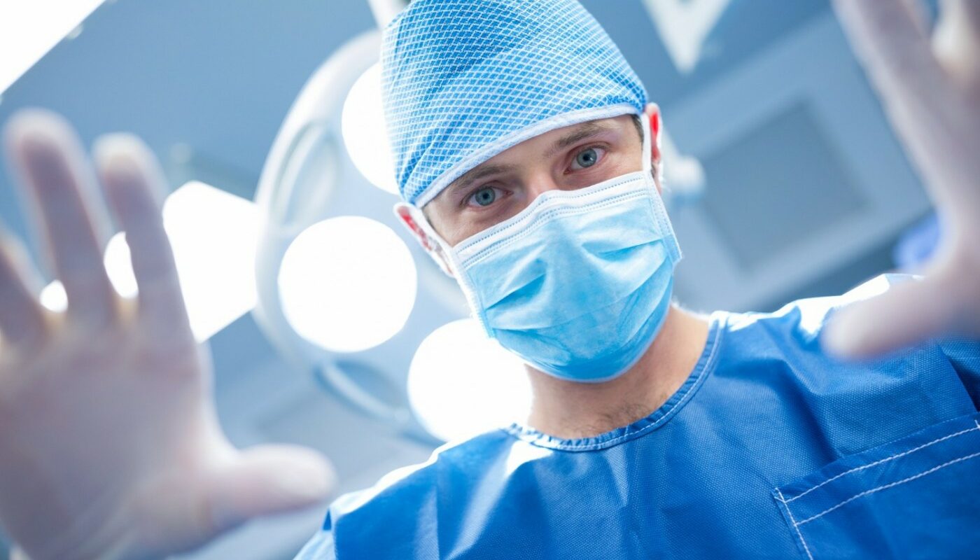 В Ленинградской области 21-летний «креативщик», чтобы развлечься, запихнул в себя дезодорант