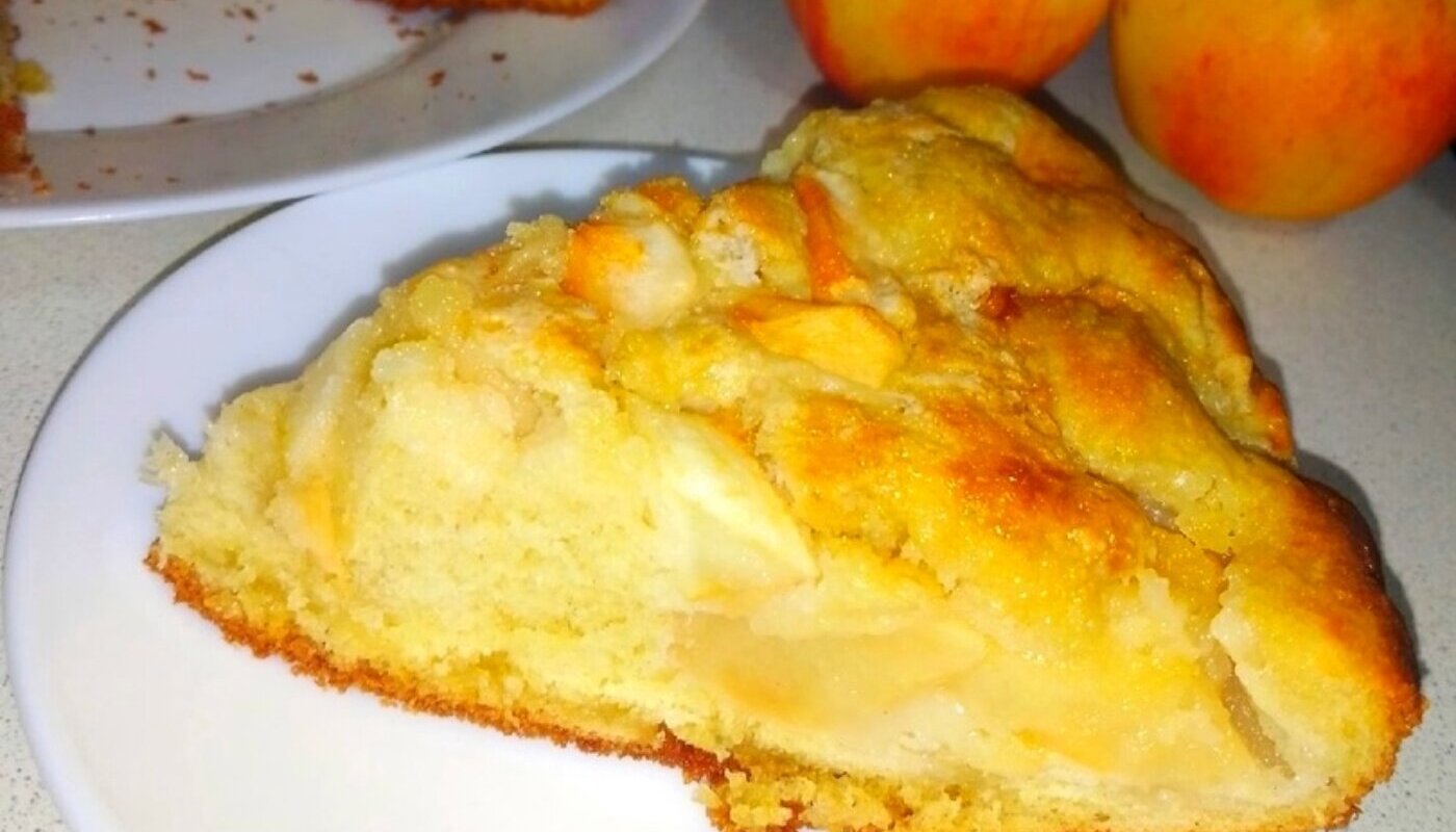 Секрет идеальной шарлотки: шеф-повара раскрывают кулинарный лайфхак, который превратит вашу выпечку в шедевр