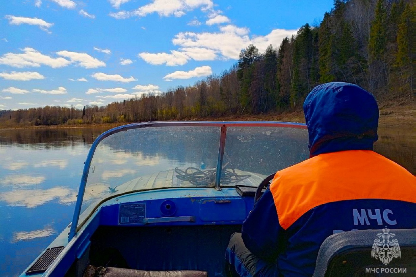 Двое мужчин пропали на Белом озере