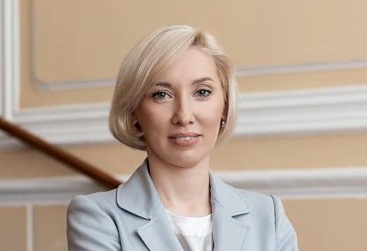 Министр пошла на повышение