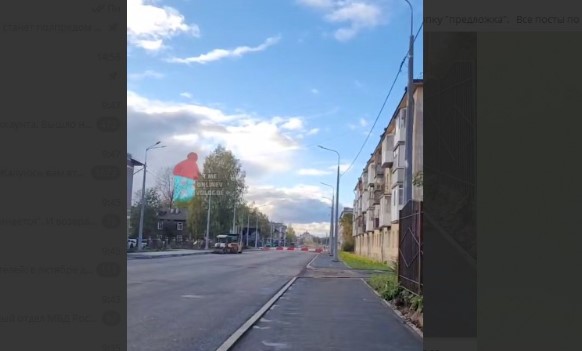 Столбы посреди тротуара установили на улице Некрасова в Вологде