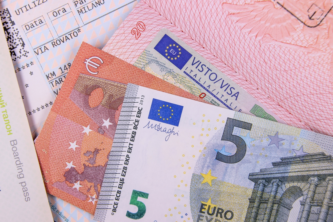 В Евросоюзе заработала новая система контроля границ EES: что нужно знать туристам из России