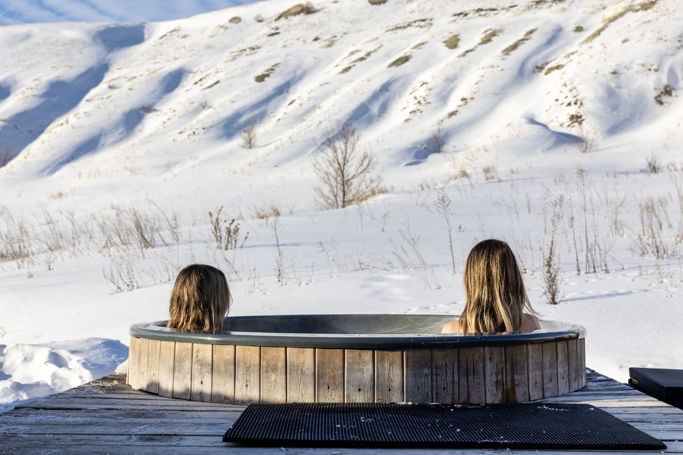 Зумеры выбирают отдых без вечеринок и гаджетов — сонные туры и спа сменили Мальдивы