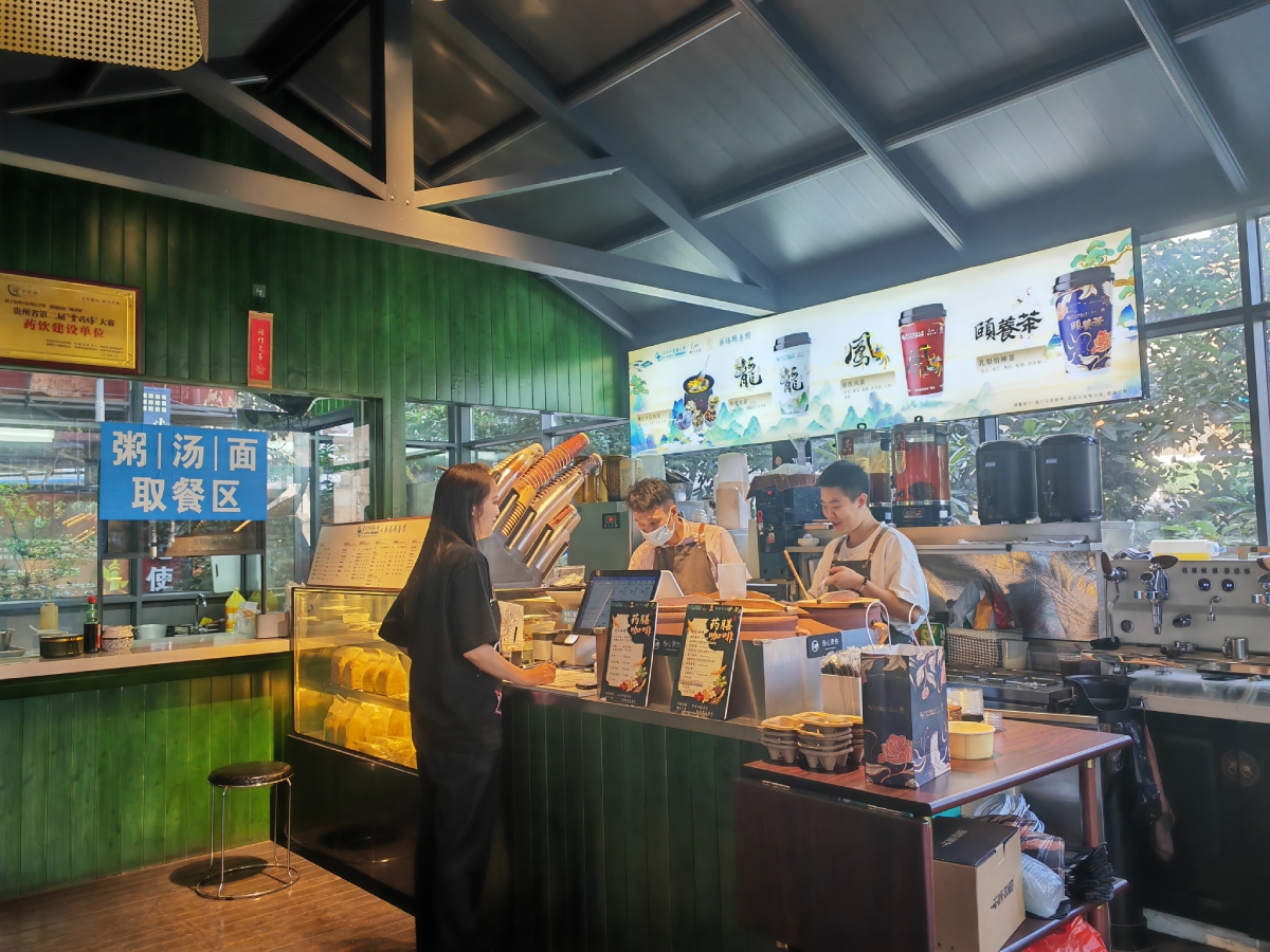 Российские туристы могут платить в Китае картой через QR-код