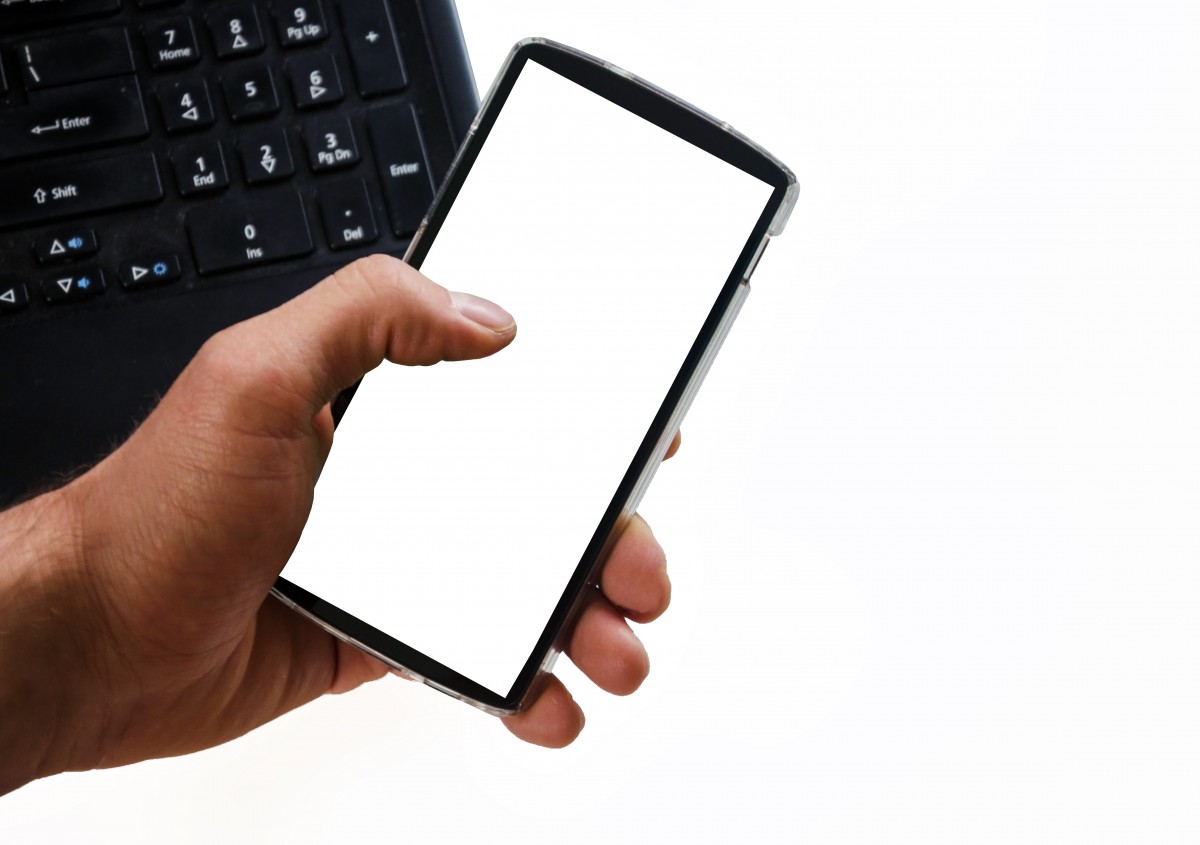 Нейрообманщики оживляют мертвых: мошенничество с цифровыми копиями набирает обороты