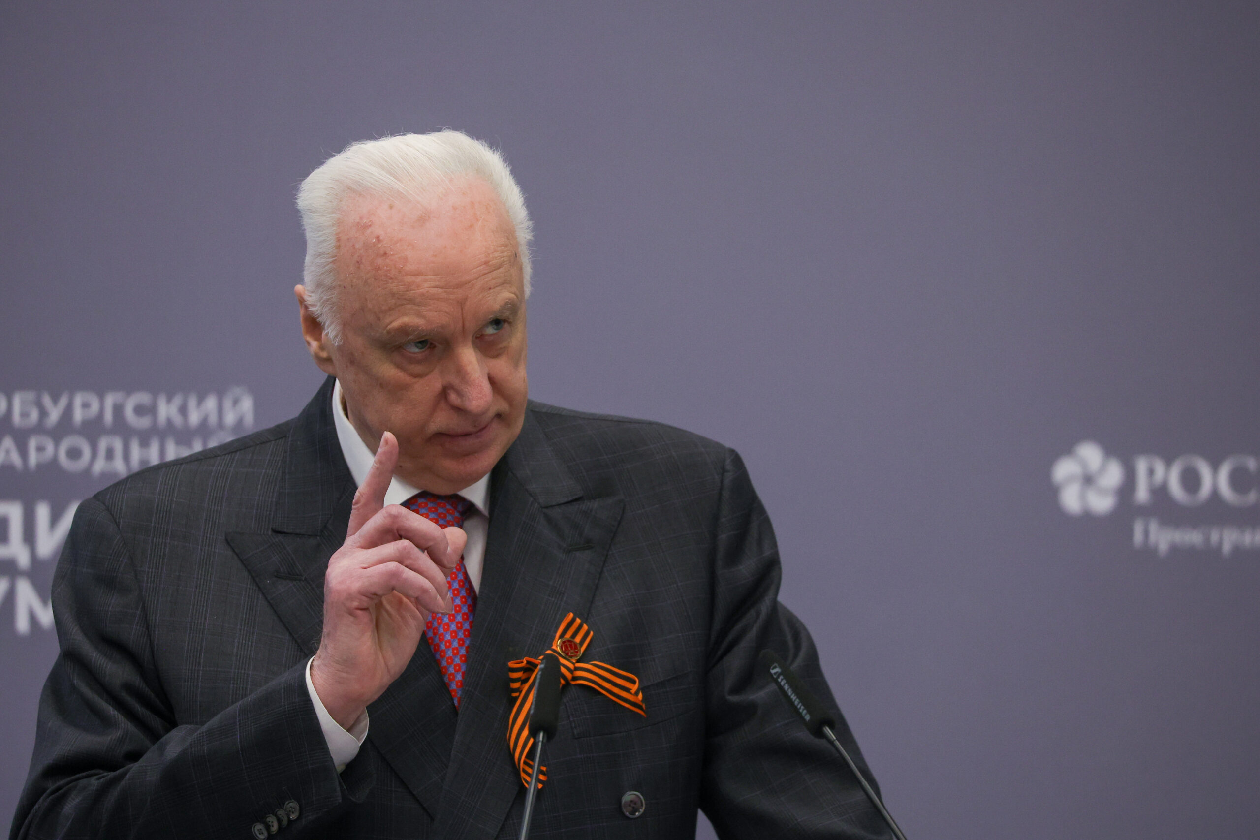 Жильцы аварийного дома четыре года не могут добиться благоустроенного жилья