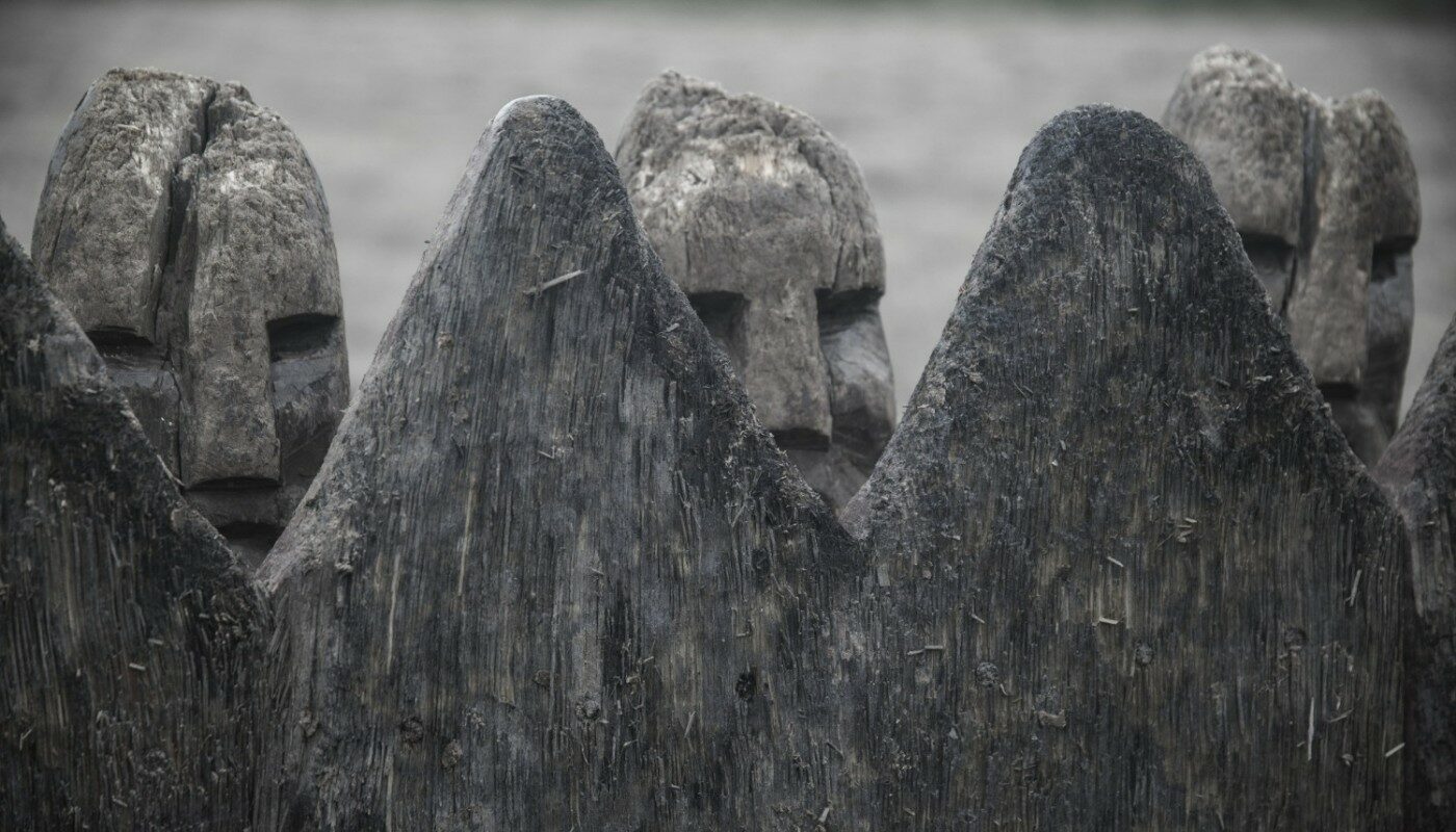 В Уэльсе через 1 700 лет найден скелет мужчины с отрубленной после смерти головой. Ученые в замешательстве