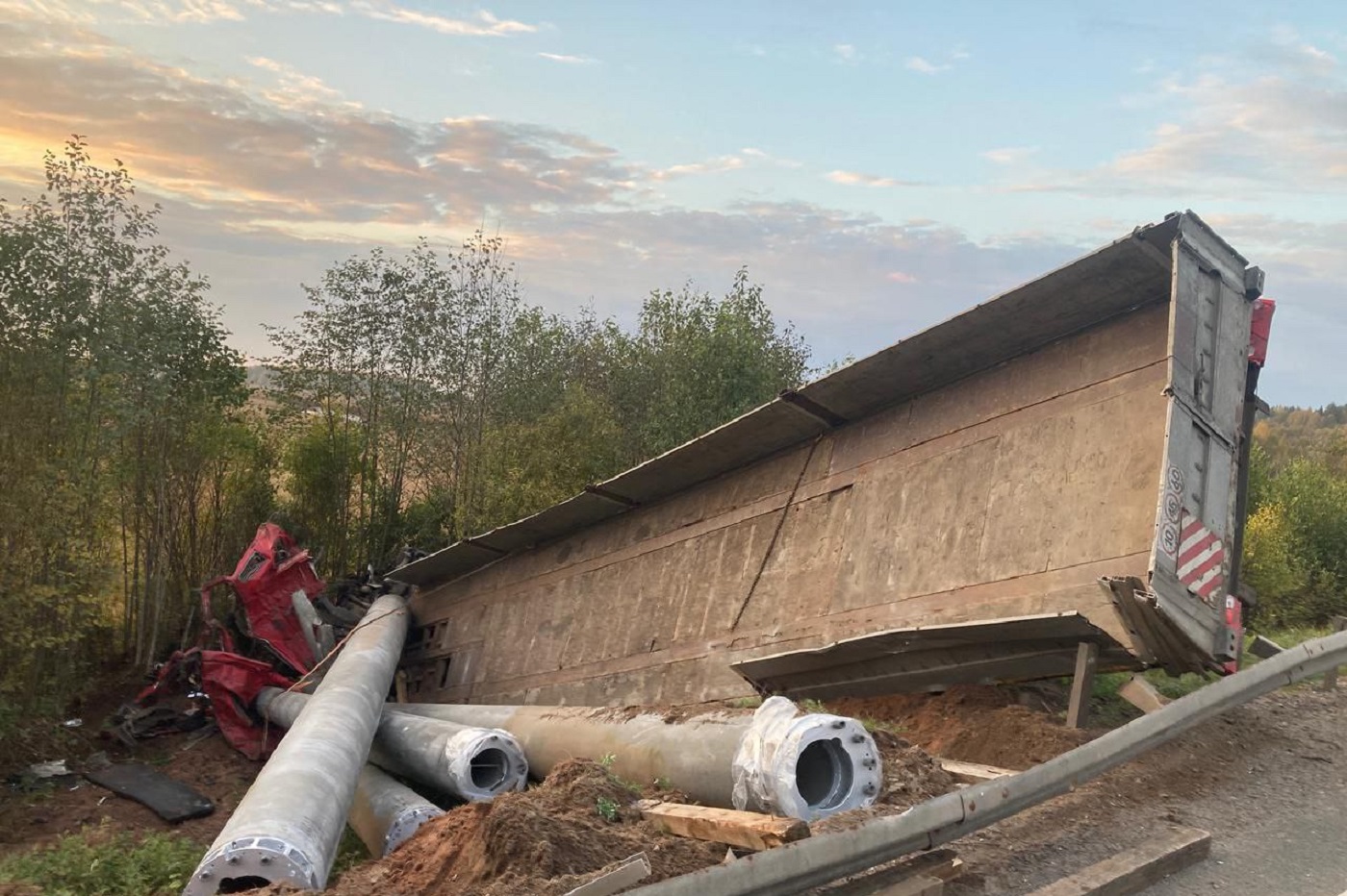 Водитель грузовика погиб в ДТП под Вытегрой