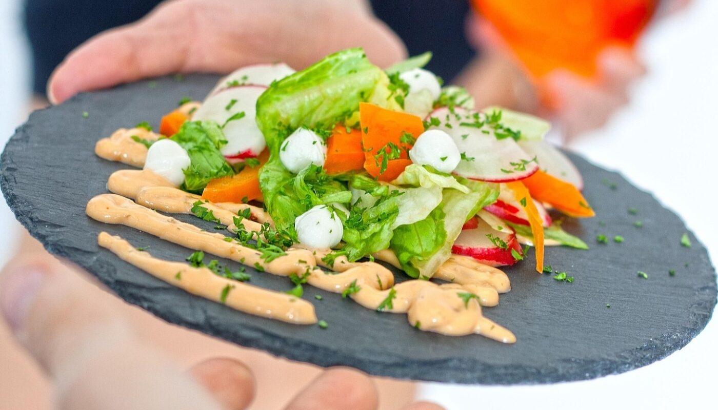 Полезные свойства майонеза: врач объяснила, как нужно правильно использовать соус