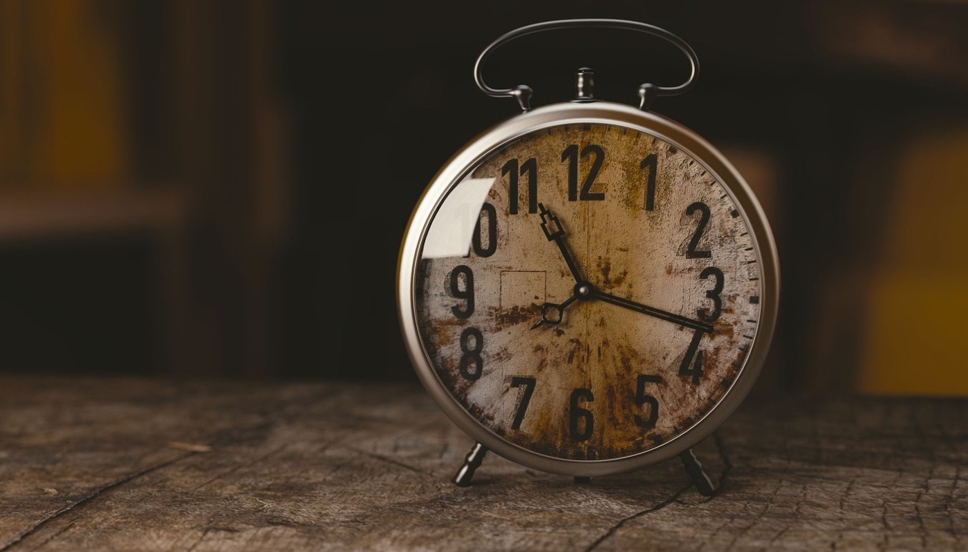 Вызывает ускоренное старение мозга, а многие из людей это делают каждый день