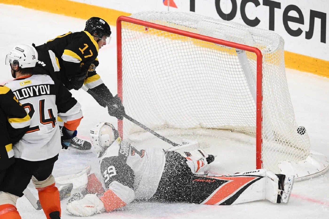 «Северсталь» разгромила хабаровский «Амур»