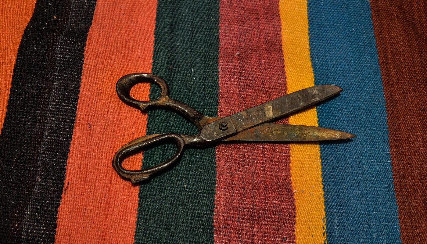 Всего одна ночь и ковер, как новый: этот пищевой продукт удалит пятна эффективнее, чем химия