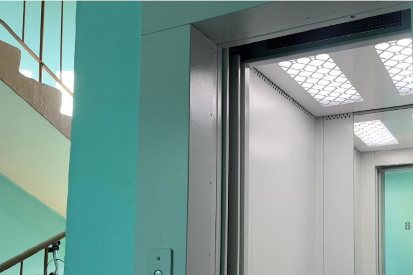 Из-за отключения мобильного интернета в ряде домов Вологды остановились лифты