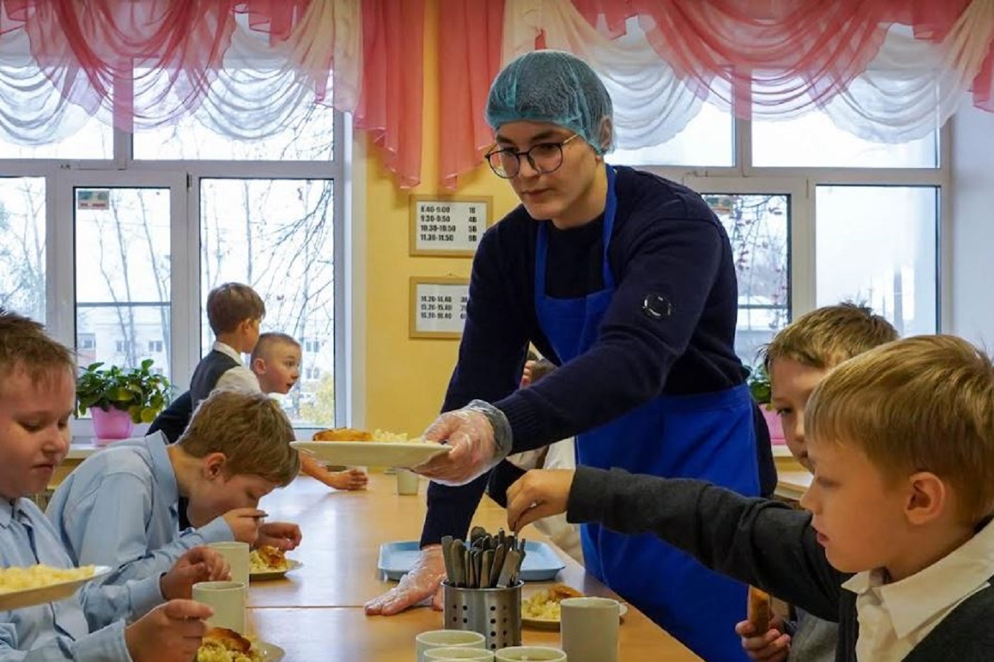 Особое меню ввели на этой неделе в школьных столовых, а также кафе и ресторанах Вологды
