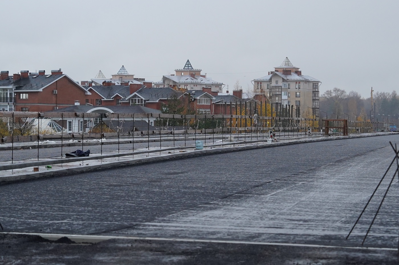 На Некрасовском мосту уложили первый слой асфальта