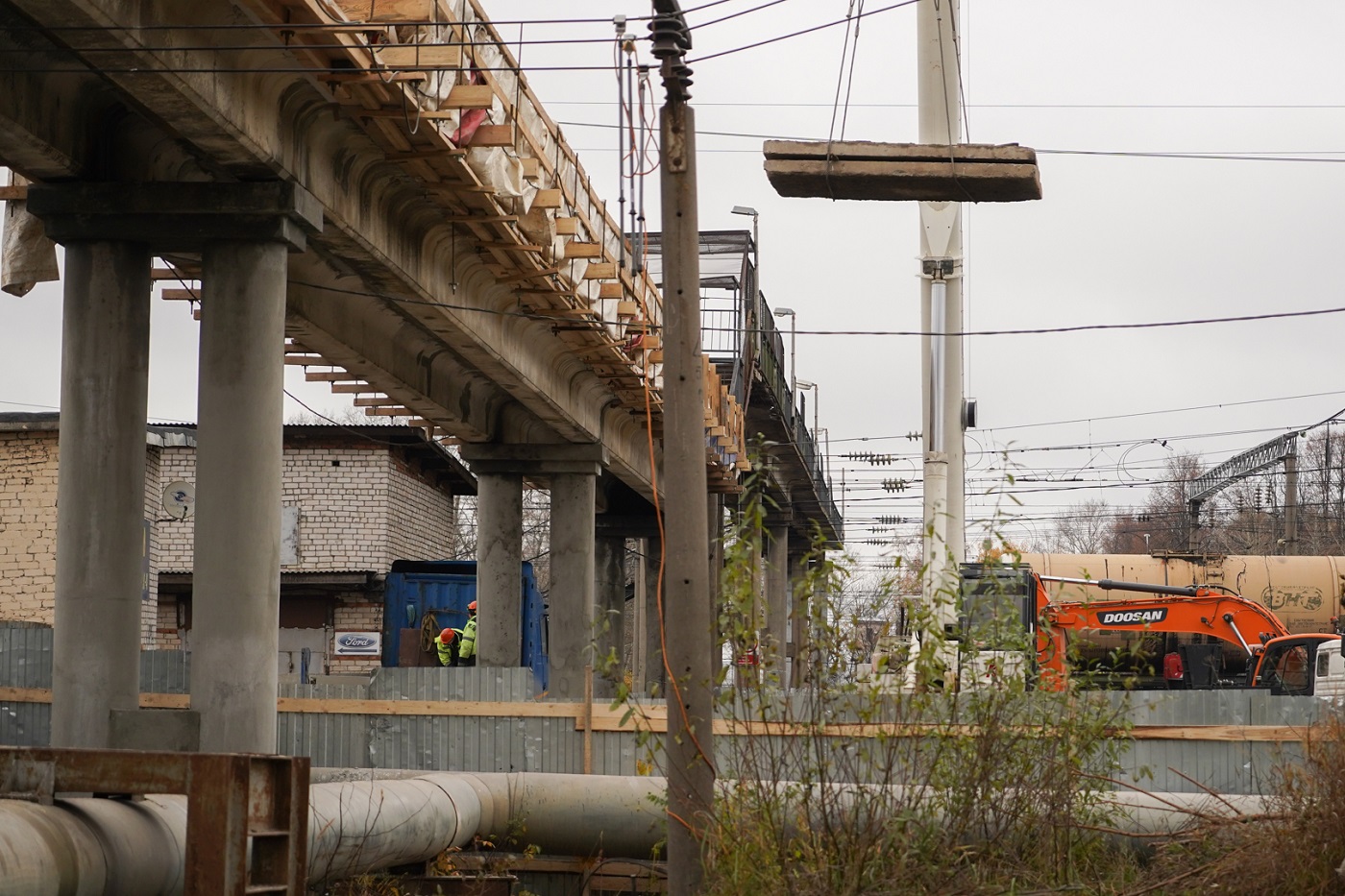 Подрядчик завершает разборку моста на улице Текстильщиков