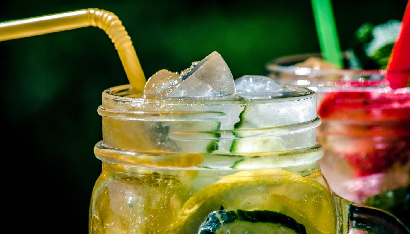 Неожиданный вред сладкой газировки для женщин: повышается риск развития этого недуга