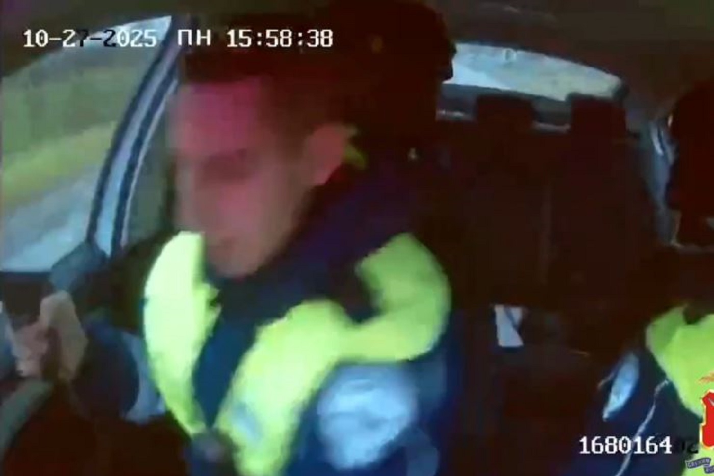 Сотрудники ДПС расстреляли автомобиль нарушителя для его остановки