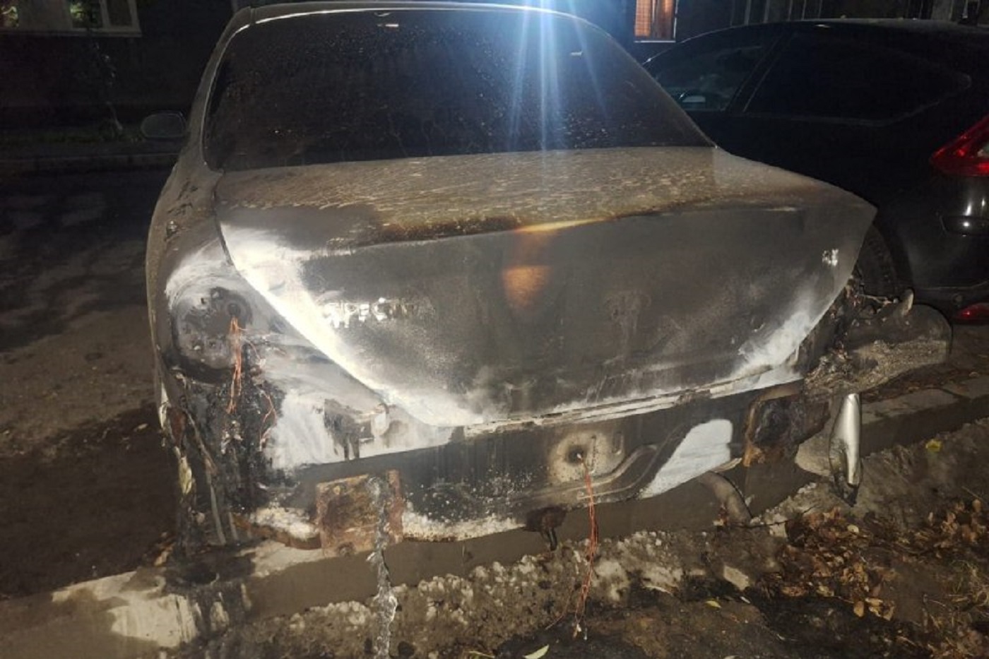 Череповчанин спалил автомобиль из-за неприязни к водителю