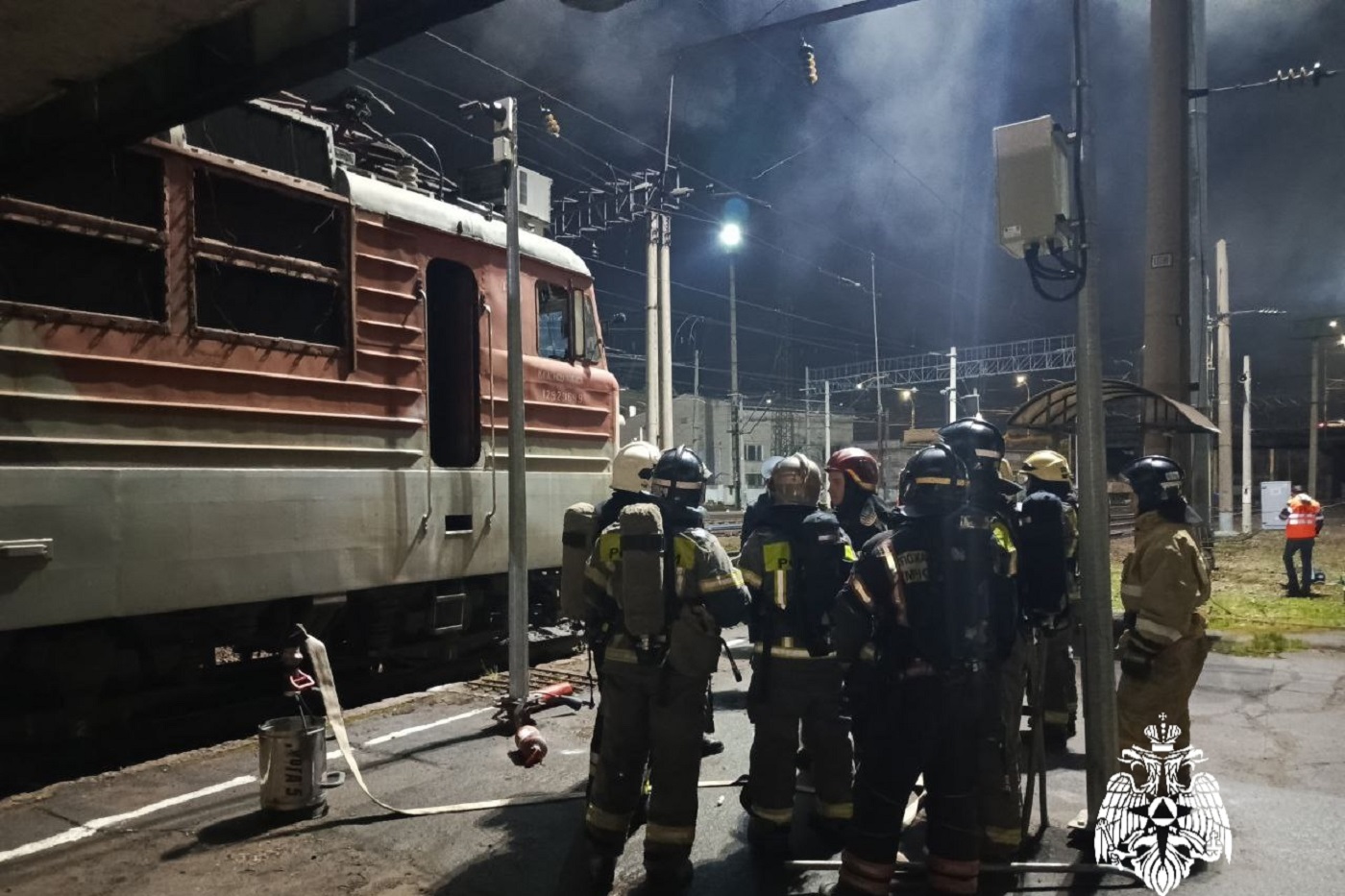 Четыре пассажирских поезда задержаны в Вологде из-за возгорания электровоза