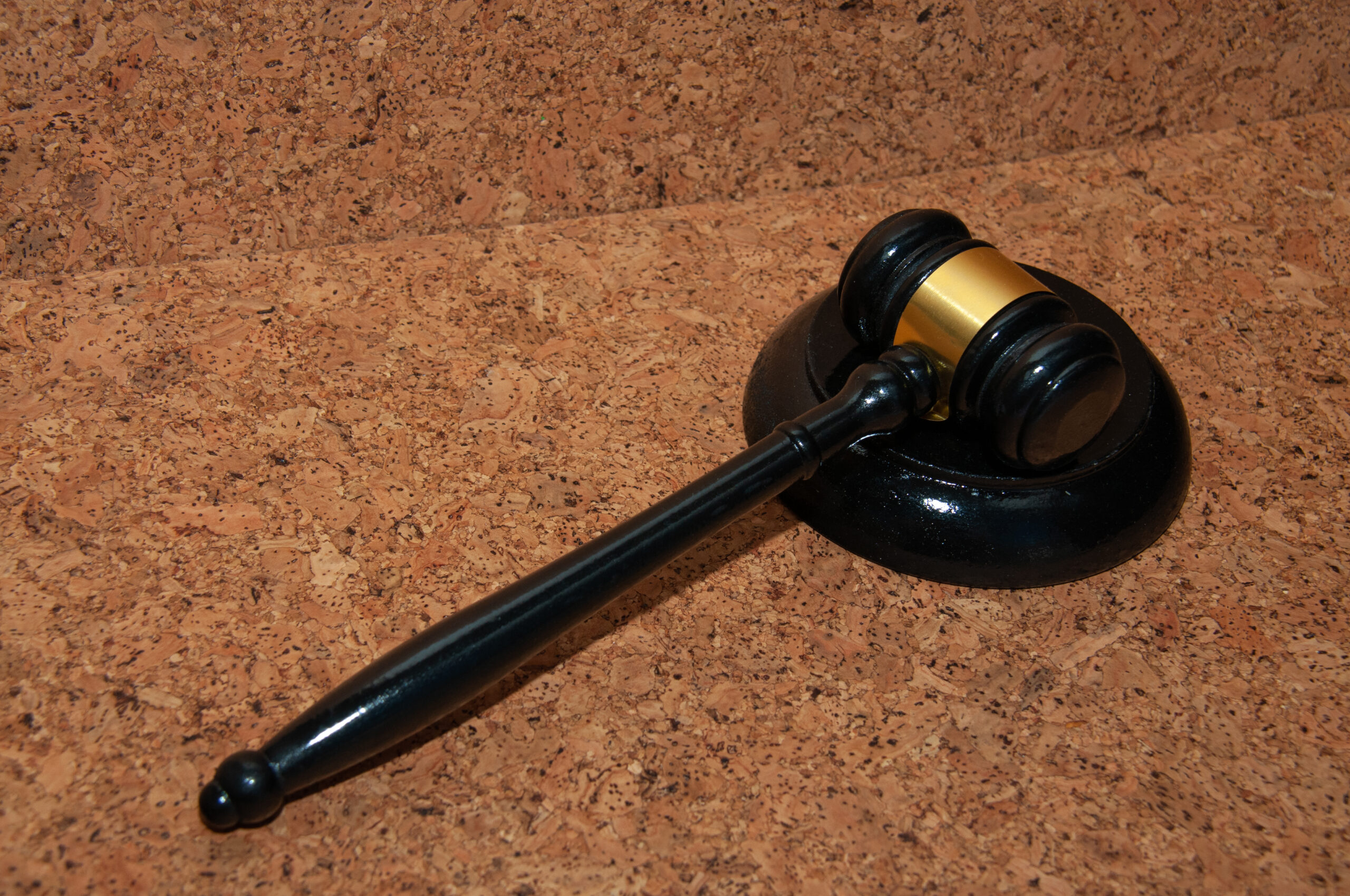 Судьба лицензии сети магазинов «Красное и белое» решилась в суде