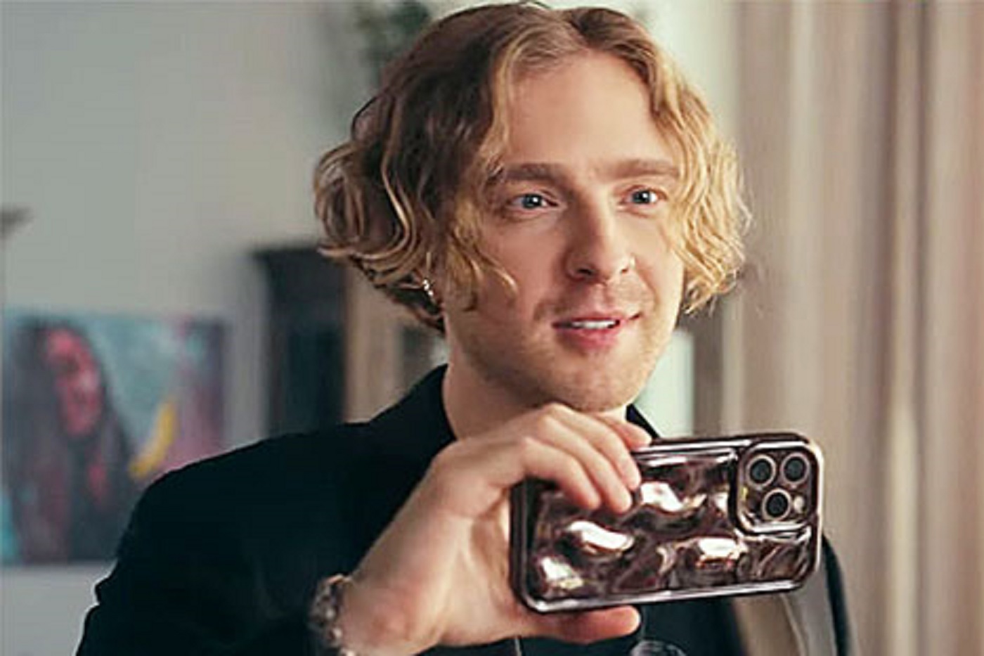 Удастся ли Егору Криду спастись от маньяка в лифте