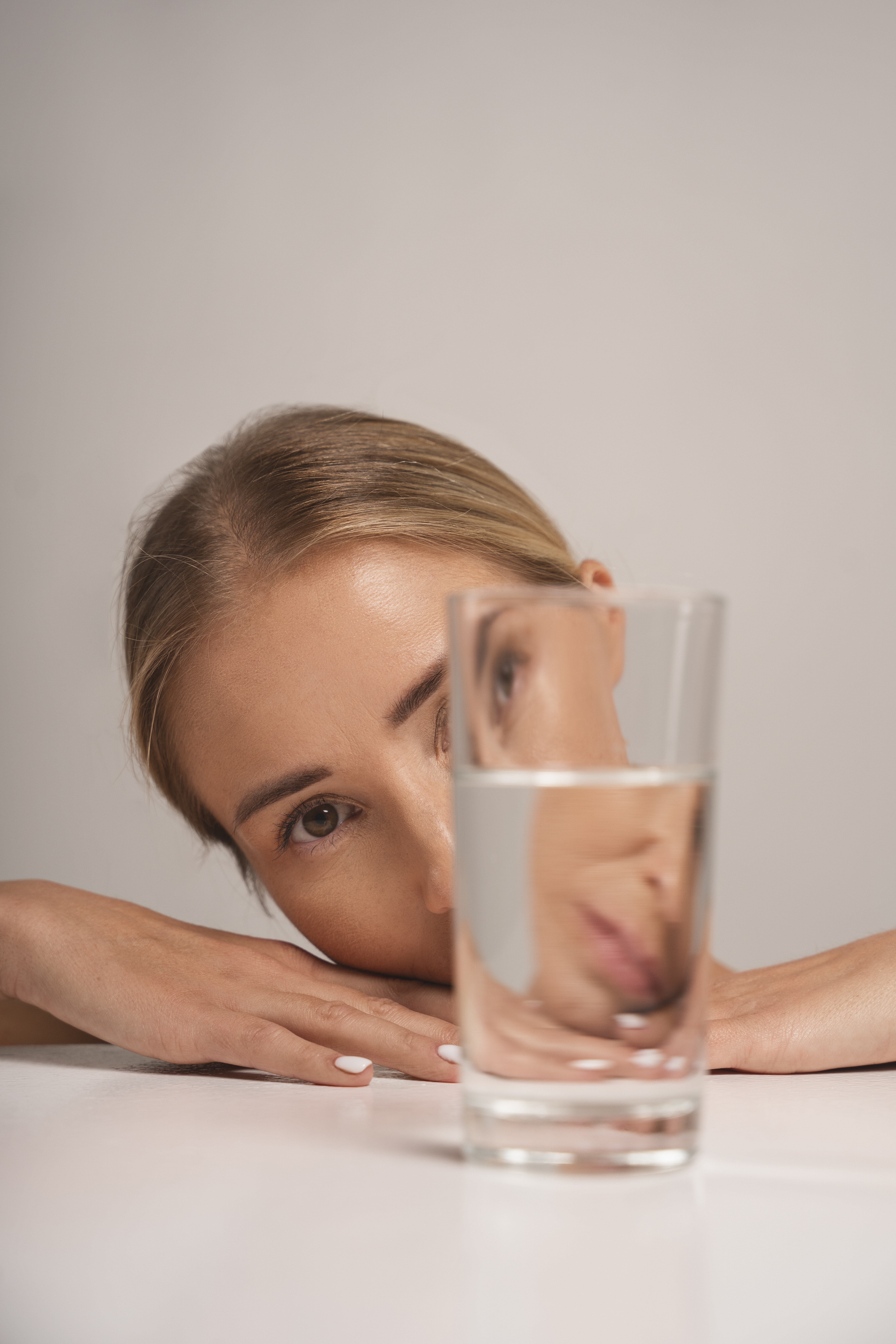 Развеяли миф о двух литрах воды в день: сколько жидкости реально нужно нашему телу?