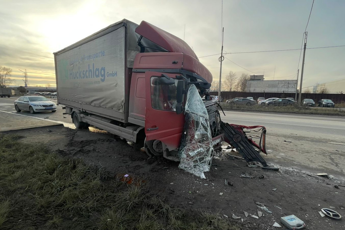 Страшное ДТП с участием трех грузовиков произошло в Череповце