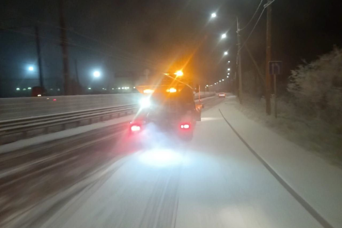 В Вологде борются с гололедом