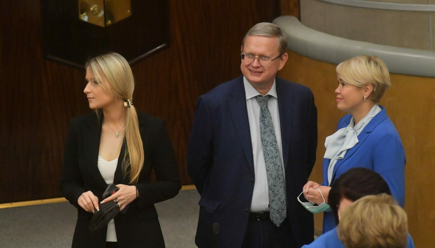 «Есть задача уничтожить вторичный рынок»: Михаил Делягин заподозрил Ларису Долину в сговоре с застройщиками